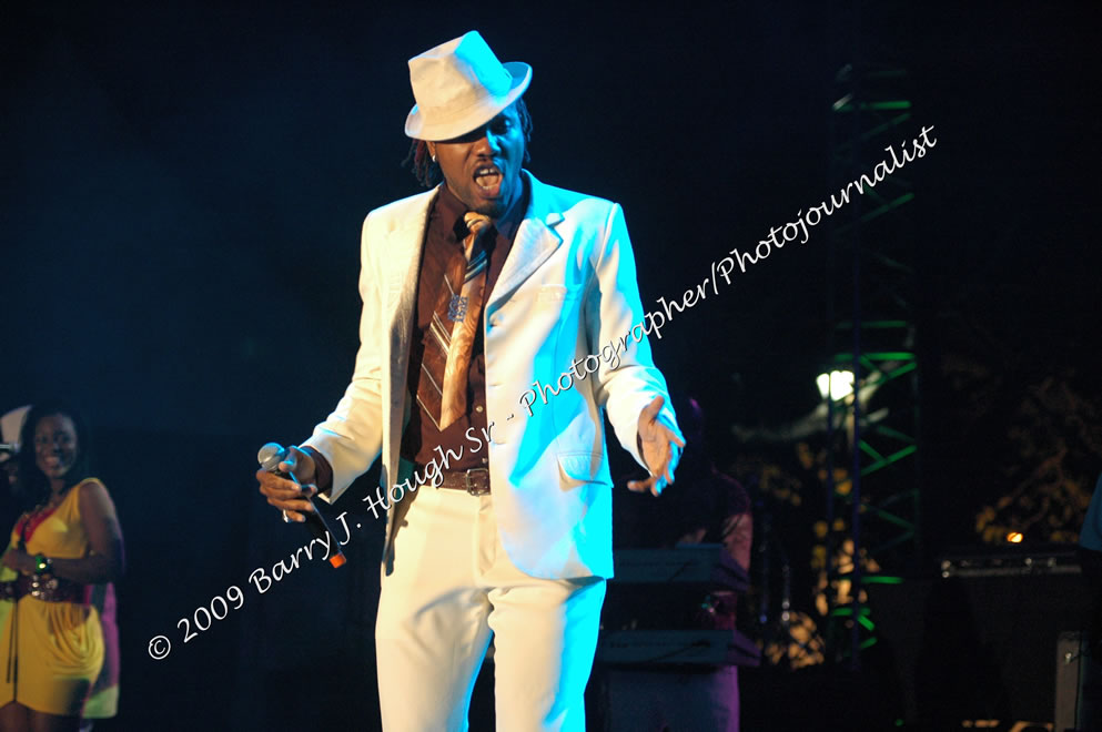 Da'ville @ Reggae Sumfest 2009 - International Night 2 - Reggae Sumfest 2009,Catherine Hall, Montego Bay, St. James, Jamaica W.I. - Saturaday, July 25, 2009 - Reggae Sumfest 2009, July 19 - 25, 2009 - Photographs by Net2Market.com - Barry J. Hough Sr. Photojournalist/Photograper - Photographs taken with a Nikon D70, D100, or D300 - Negril Travel Guide, Negril Jamaica WI - http://www.negriltravelguide.com - info@negriltravelguide.com...!